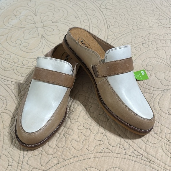 Taos Footwear NWOB Women’s Royal Slip On Mule - Picture 9 of 10